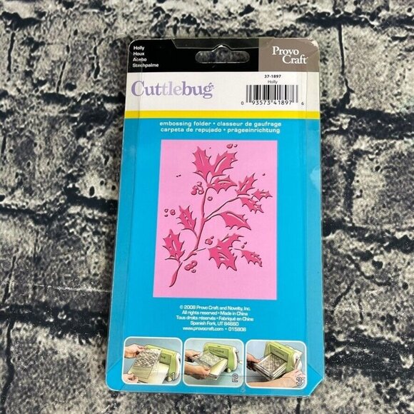 CUTTLEBUG Holly And Berries Embossing Folder - Picture 4 of 6